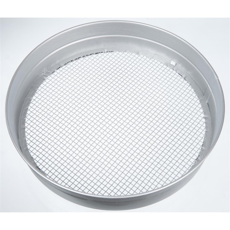 Tuinzeef, verzinkt staal, mazen 12 mm. Tuinzeef, verzinkt staal, mazen 12 mm.
