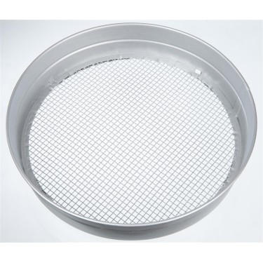 Tuinzeef, verzinkt staal, mazen 6 mm. Tuinzeef, verzinkt staal, mazen 6 mm.